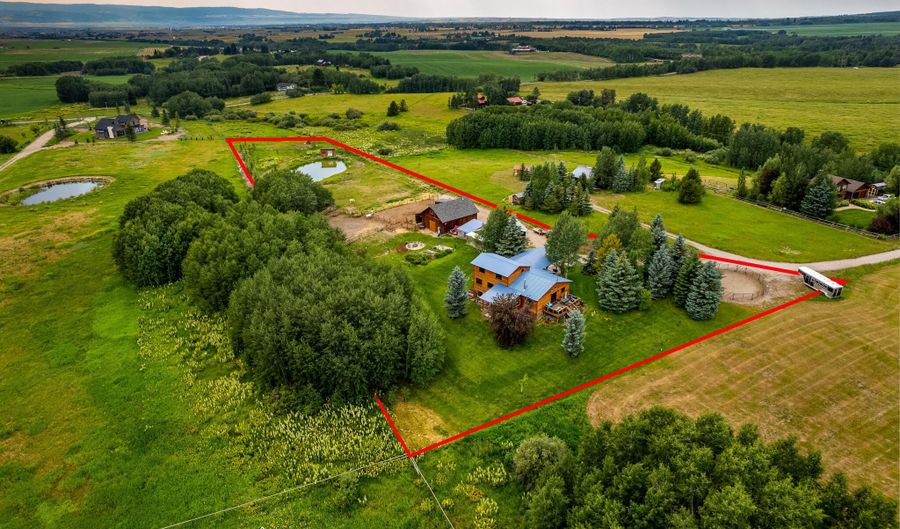 1905 N BEAVER Dr, Alta, WY 83414 - 5 Beds, 3 Bath