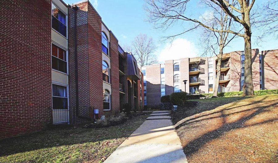 3318 WOODBURN VILLAGE Dr 32, Annandale, VA 22003 - 3 Beds, 2 Bath