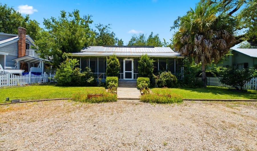 34 7th St, Apalachicola, FL 32320 - 2 Beds, 1 Bath