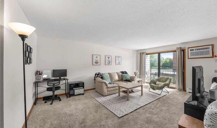 4 Pine Tree Dr 212, Arden Hills, MN 55112 - 1 Beds, 1 Bath