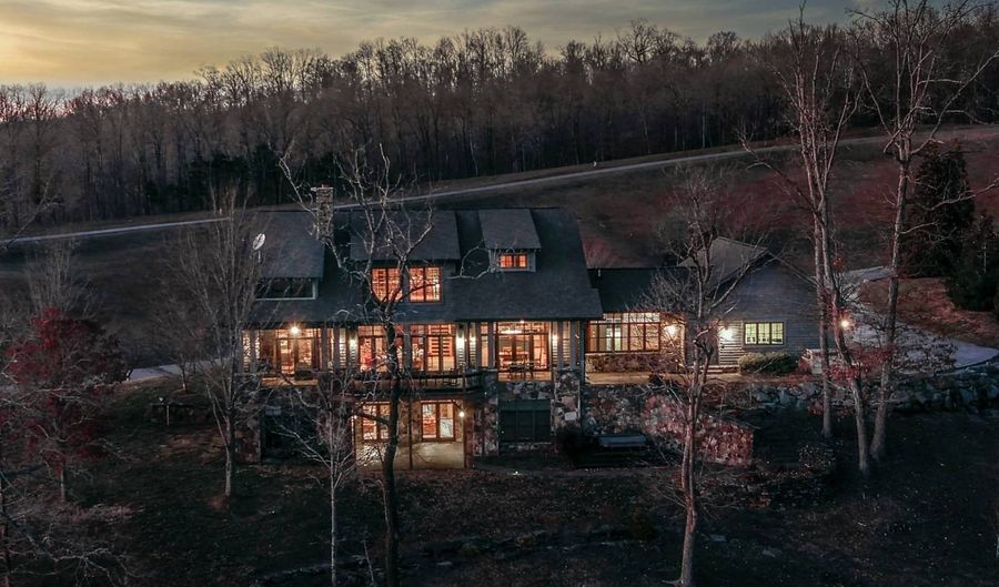 342 Eagle Point Dr, Albany, KY 42602 - 5 Beds, 6 Bath