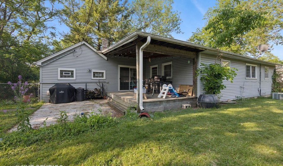 901 E Krage Dr, Addison, IL 60101 - 3 Beds, 2 Bath