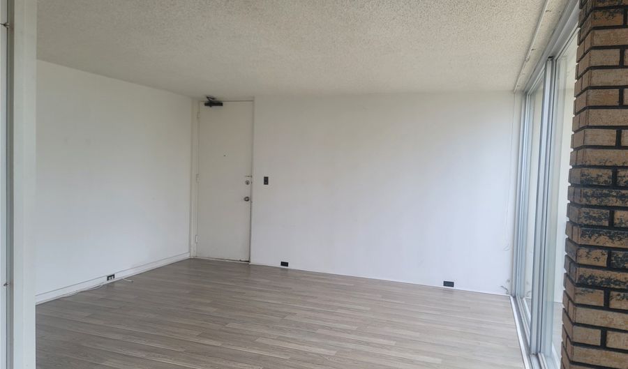 620 Mccully St 808, Honolulu, HI 96826 - 2 Beds, 1 Bath
