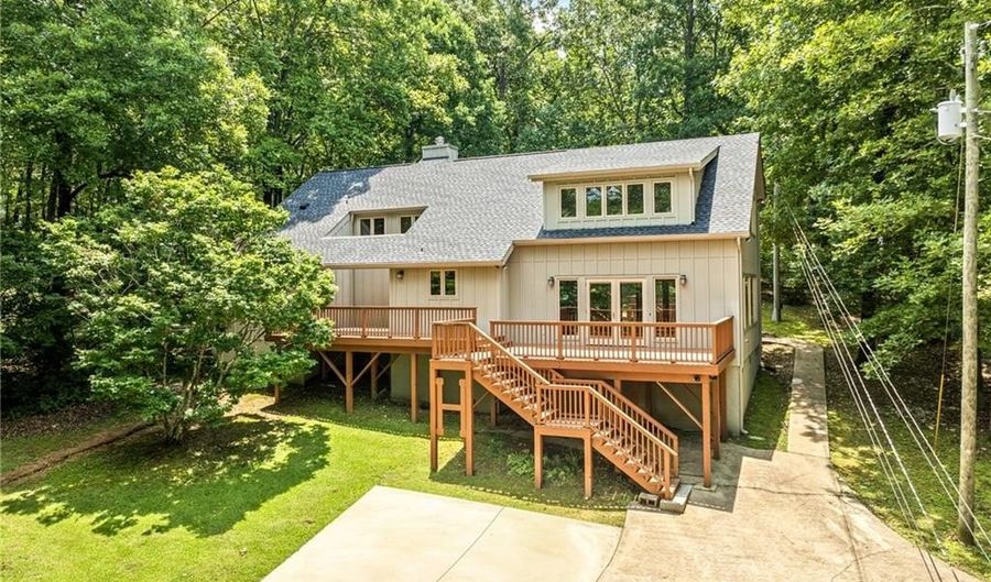 819 WINTERHAWK Dr, Auburn, AL 36830 - 5 Beds, 2 Bath