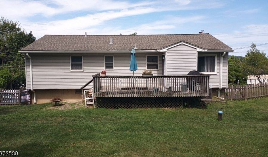 8 Nimbus Dr, Alloway, NJ 07462 - 3 Beds, 3 Bath