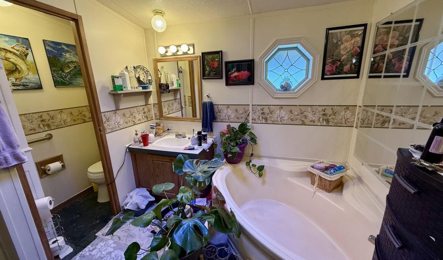 650 Clairmont Dr, Altoona, PA 16601 - 3 Beds, 2 Bath