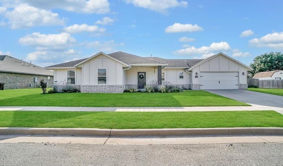 1004 Village Dr, Altus, OK 73521 - 4 Beds, 2 Bath