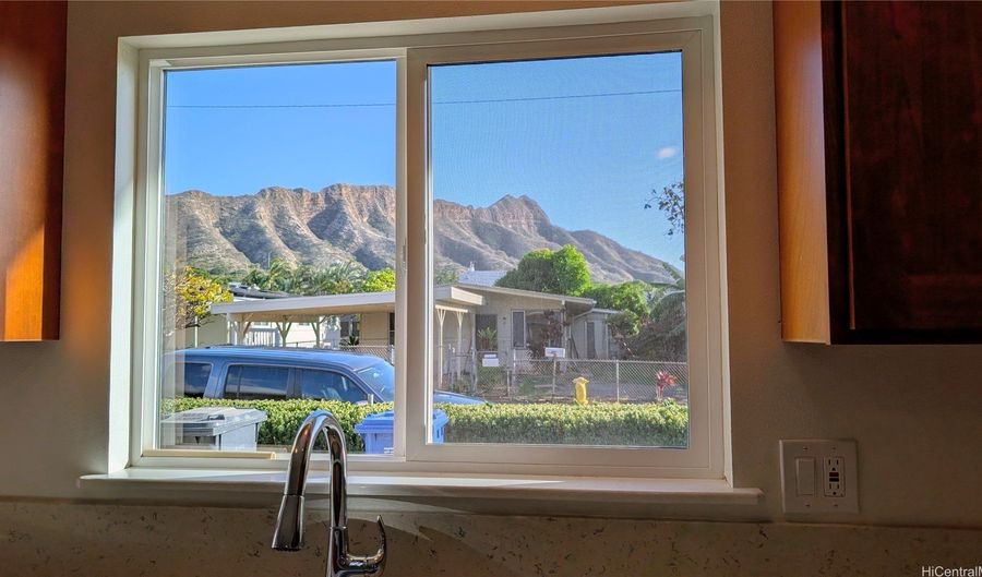 3032 Hinano St, Honolulu, HI 96815 - 4 Beds, 3 Bath
