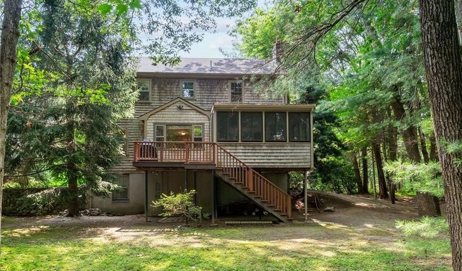 105 Newell Dr, Cumberland, RI 02864 - 3 Beds, 3 Bath