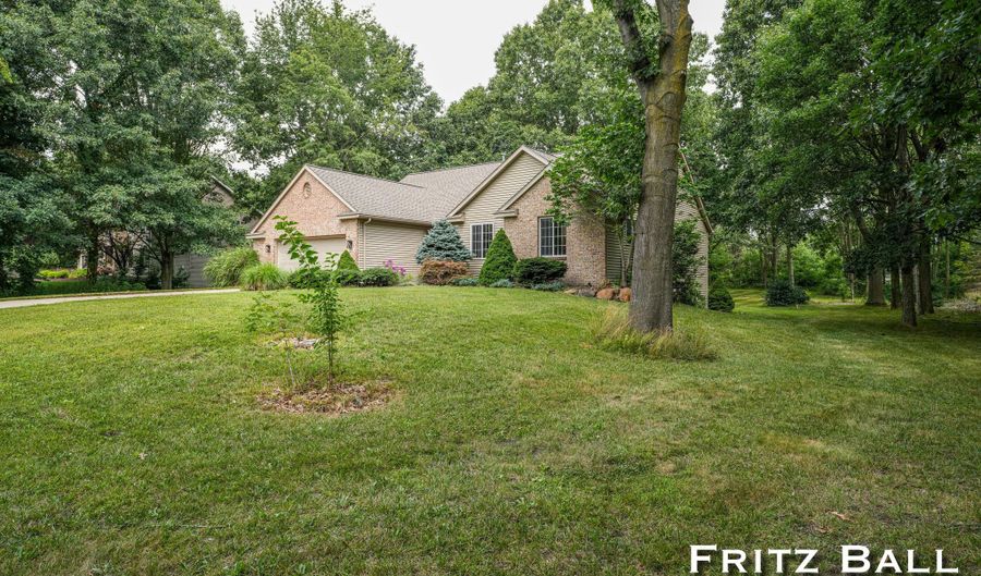 7657 Margaret Ln, Allendale, MI 49401 - 4 Beds, 4 Bath
