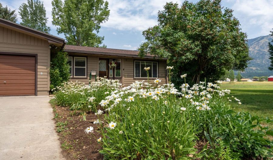 144 BLUE LAKE Cir, Alpine, WY 83128 - 3 Beds, 2 Bath
