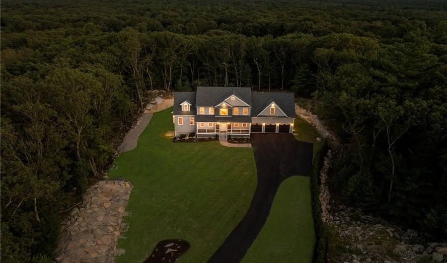 35 Beech Crest Rd, East Greenwich, RI 02818 - 5 Beds, 4 Bath