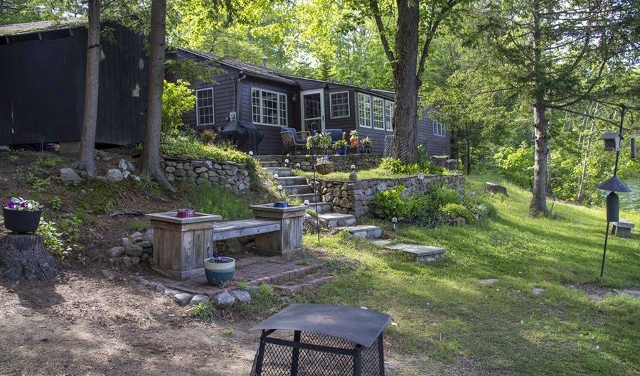 11 N Shore Rd, Chester, NH 03036 - 3 Beds, 1 Bath