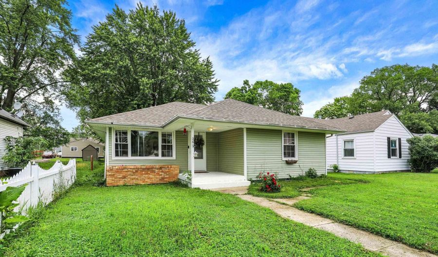 26 E Plum St, Anderson, IN 46012 - 3 Beds, 2 Bath