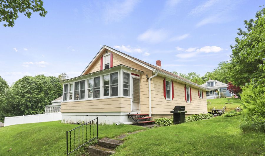 15 Summit Ave, Adams, MA 01220 - 2 Beds, 1 Bath