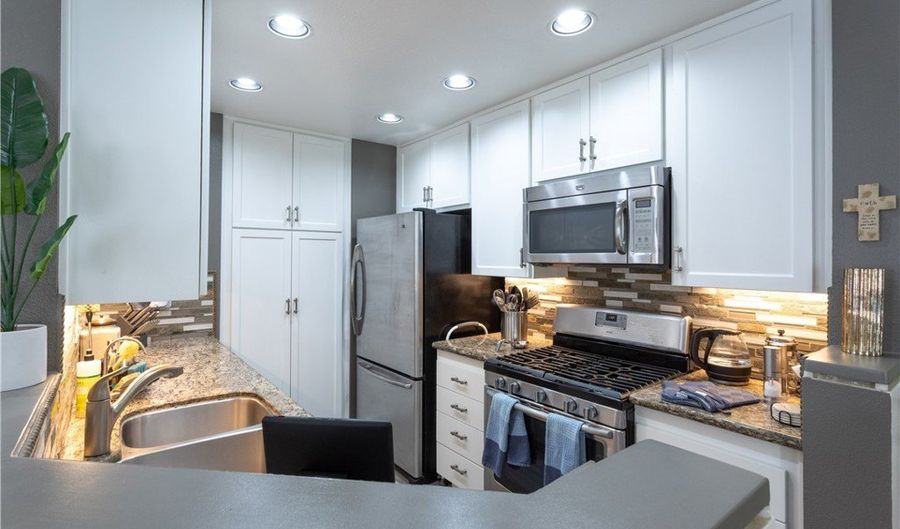 72 Sandcastle, Aliso Viejo, CA 92656 - 2 Beds, 2 Bath