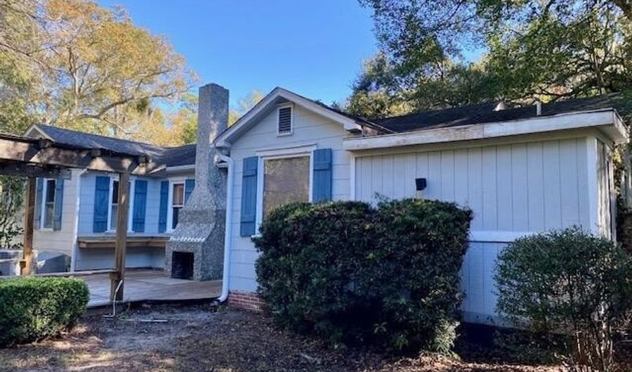 2301 Hermitage Rd, Beaufort, SC 29902 - 3 Beds, 2 Bath