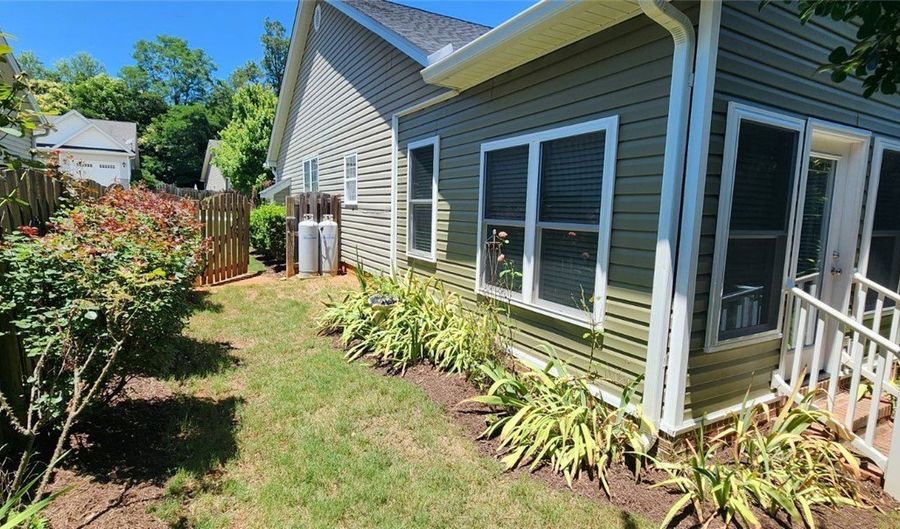 102 McLeod St, Anderson, SC 29621 - 3 Beds, 2 Bath