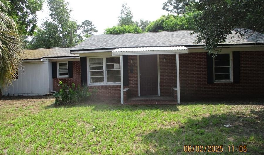 814 Cleveland Ave, Adel, GA 31620 - 2 Beds, 2 Bath