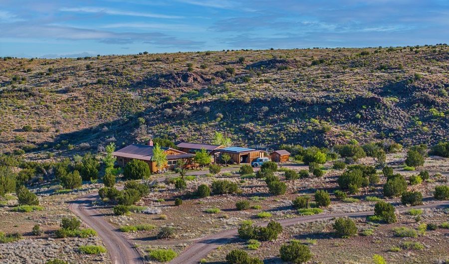 107 High Lonesome, Alpine, TX 79830 - 2 Beds, 3 Bath