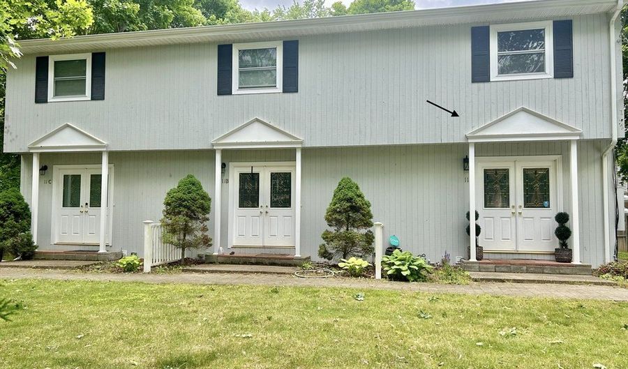11 Carpenter Ave A, Attleboro, MA 02703 - 2 Beds, 2 Bath