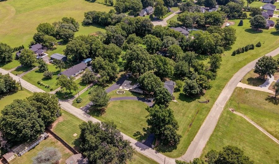 306 S Centennial, Arkansas City, KS 67005 - 4 Beds, 4 Bath