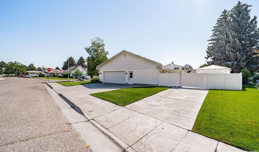 2202 Balboa Dr, Idaho Falls, ID 83404 - 4 Beds, 4 Bath