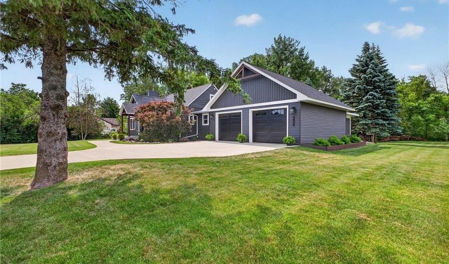 1914 12th Ave NE, Austin, MN 55912 - 4 Beds, 2 Bath