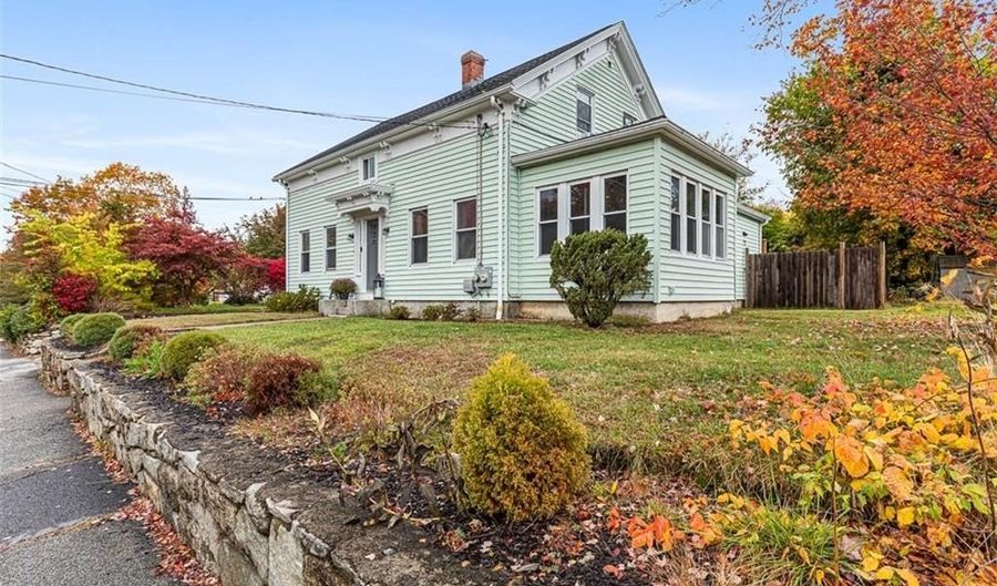 27 Dean Ave, Johnston, RI 02919 - 5 Beds, 2 Bath