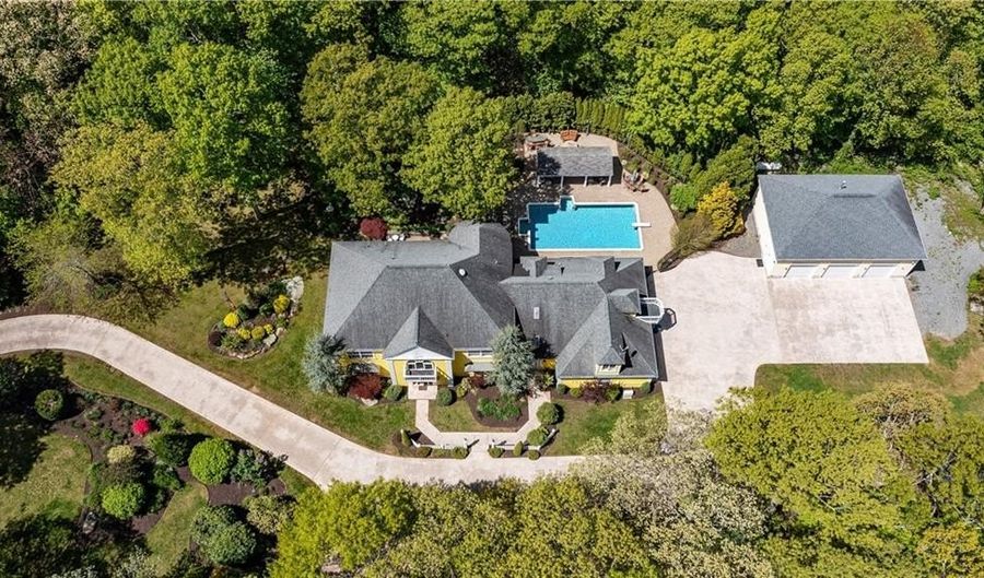 15 Justin Rd, East Greenwich, RI 02818 - 4 Beds, 5 Bath