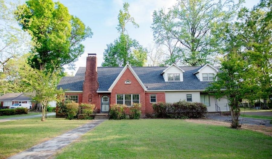 202 Creek Dr, Batesville, MS 38606 - 5 Beds, 3 Bath