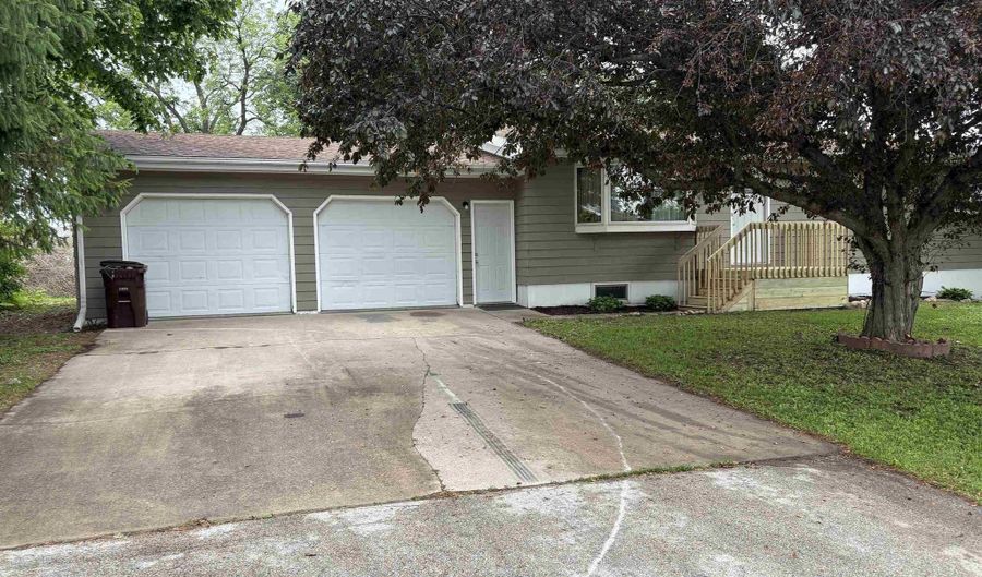 1406 Hardin St, Alden, IA 50006 - 5 Beds, 3 Bath