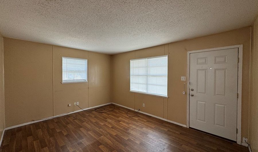 806 N 10th St, Alpine, TX 79830 - 3 Beds, 2 Bath