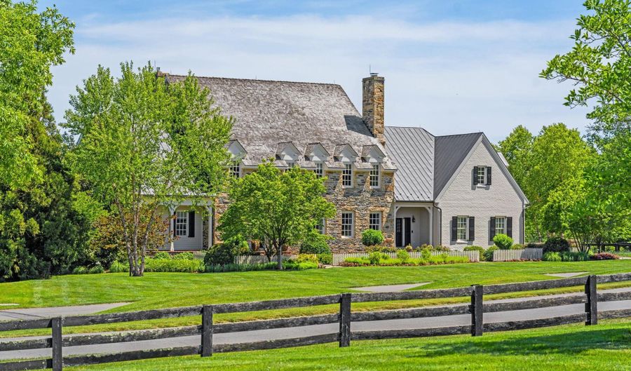 22364 WILSON MEADOWS Ln, Aldie, VA 20105 - 5 Beds, 7 Bath