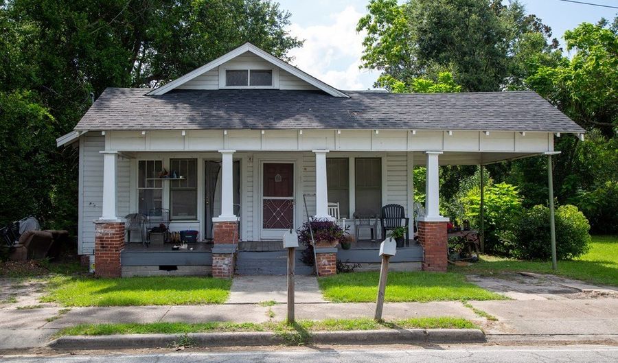 199 Anthony/Oak Sts, Baxley, GA 31513 - 3 Beds, 2 Bath