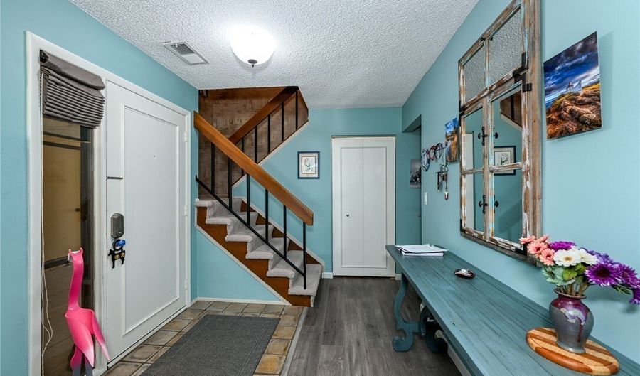 1094 HAMPTON RIDGE Dr, Akron, OH 44313 - 2 Beds, 3 Bath