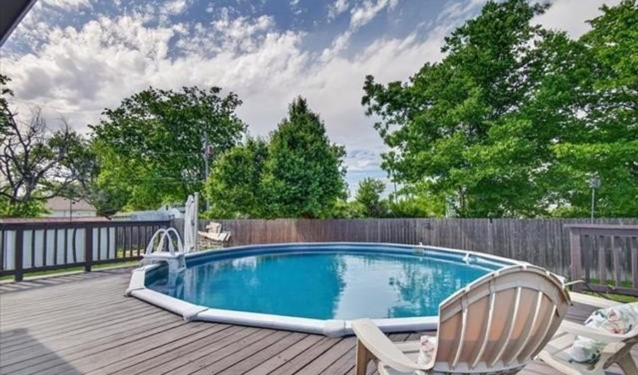 4318 Michigan St, Bartlesville, OK 74006 - 2 Beds, 2 Bath