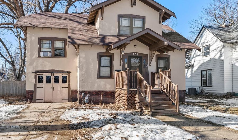 709 10th St NE, Austin, MN 55912 - 3 Beds, 2 Bath