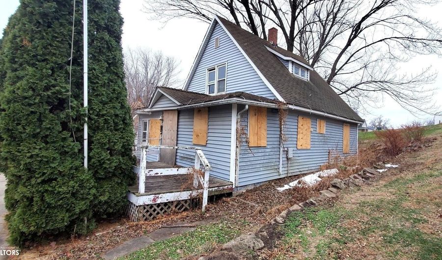 9 N F St, Albia, IA 52531 - 3 Beds, 2 Bath