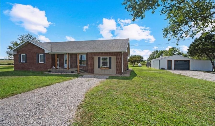16002 Lyon Rd, Altamont, KS 67330 - 4 Beds, 4 Bath
