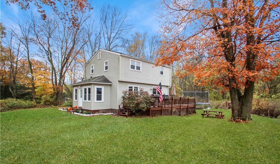 6 Whippoorwill Hollow Rd, Franklin, CT 06254 - 3 Beds, 2 Bath