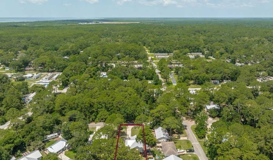 337 21st Ave, Apalachicola, FL 32320 - 3 Beds, 2 Bath