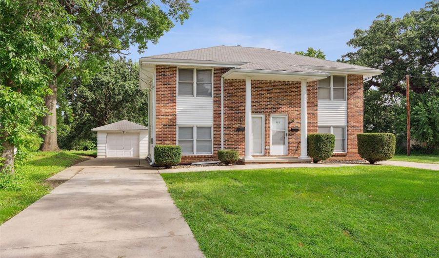 505 507 Watrous Ave, Des Moines, IA 50315 - 4 Beds, 2 Bath