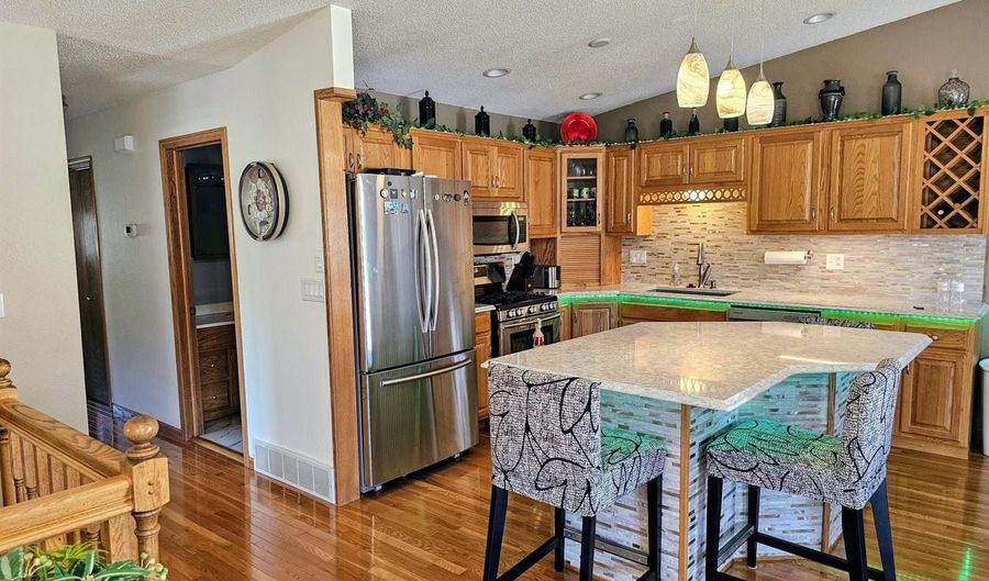 1058 Westwood St, Bismarck, ND 58507 - 3 Beds, 3 Bath