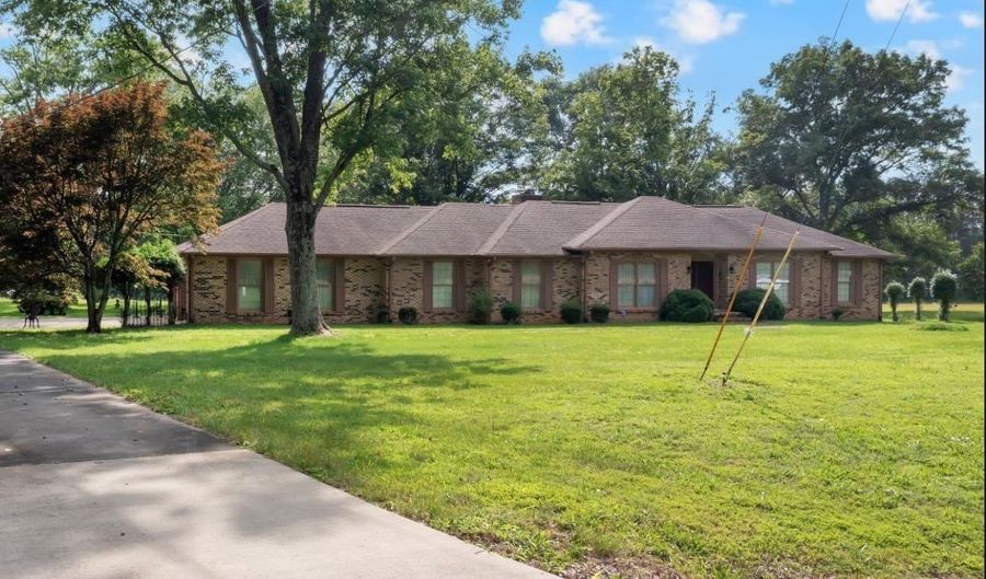 29401 Alabama Highway 251, Ardmore, AL 35739 - 3 Beds, 3 Bath