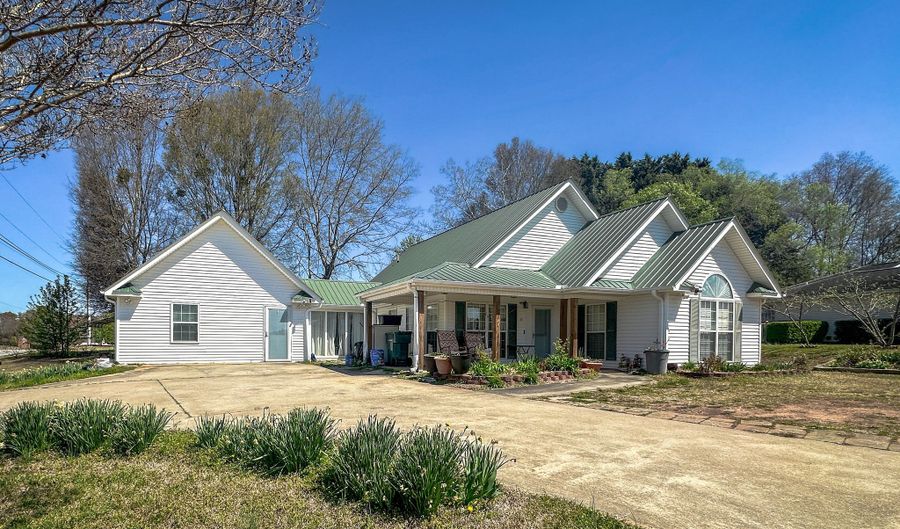 111 Davison, Baldwin, GA 30511 - 3 Beds, 2 Bath