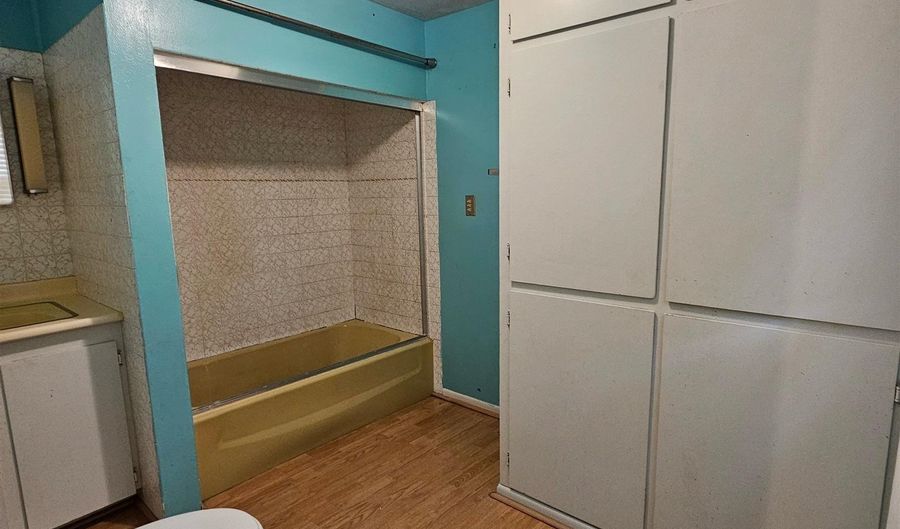 142 Forest Park Rd, Arnolds Park, IA 51331 - 3 Beds, 1 Bath