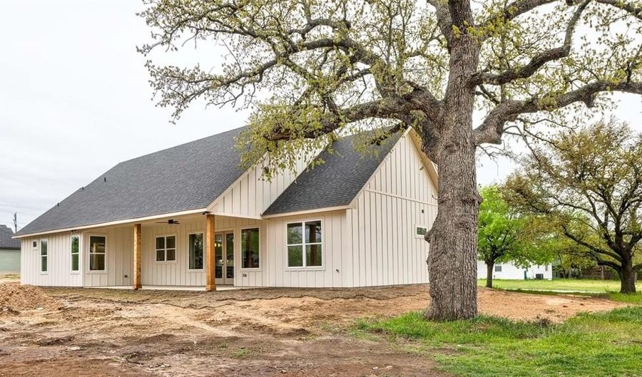 208 Woody, Alvord, TX 76225 - 3 Beds, 2 Bath