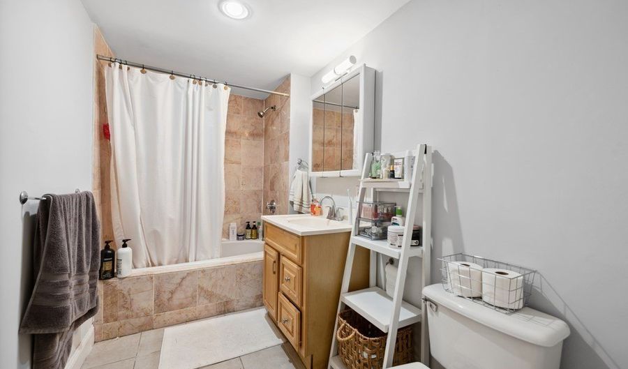 12 Foster 1A, Boston, MA 02109 - 2 Beds, 1 Bath