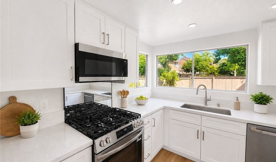 8 Rosewood, Aliso Viejo, CA 92656 - 2 Beds, 3 Bath